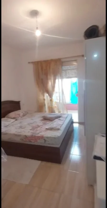 Tirane, jepet me qera apartament 2+1+Ballkon Kati 4, 75 m² 470 €