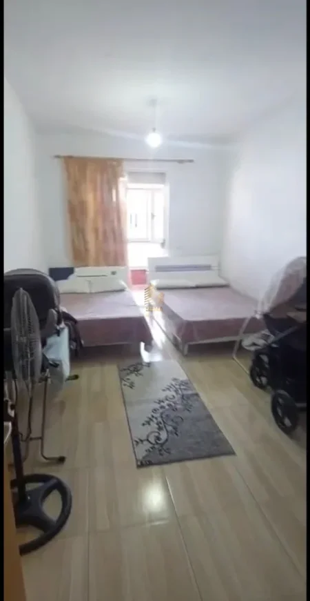 Tirane, jepet me qera apartament 2+1+Ballkon Kati 4, 75 m² 470 €