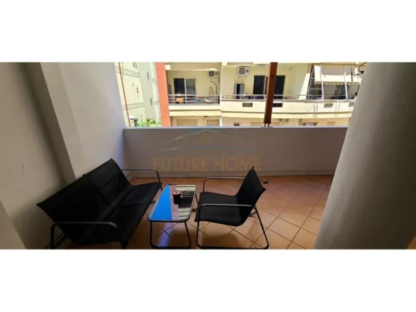 Tirane, jepet me qera apartament 1+1 Kati 2, 62 m² 700 € 