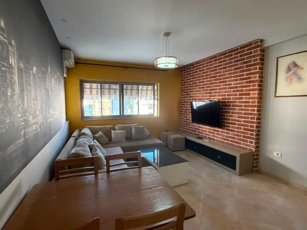 Tirane, jepet me qera apartament 1+1 Kati 7, 72 m² 400 € (Rruga Loni Ligori)
