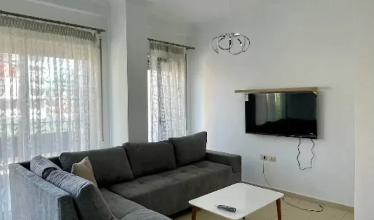 Tirane, jepet me qera apartament 1+1 Kati 4, 70 m² 800 € 