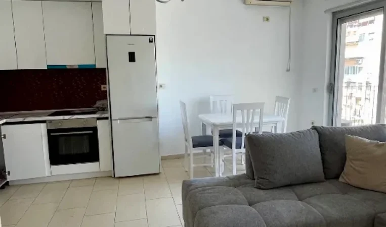Tirane, jepet me qera apartament 1+1 Kati 4, 70 m² 800 € 
