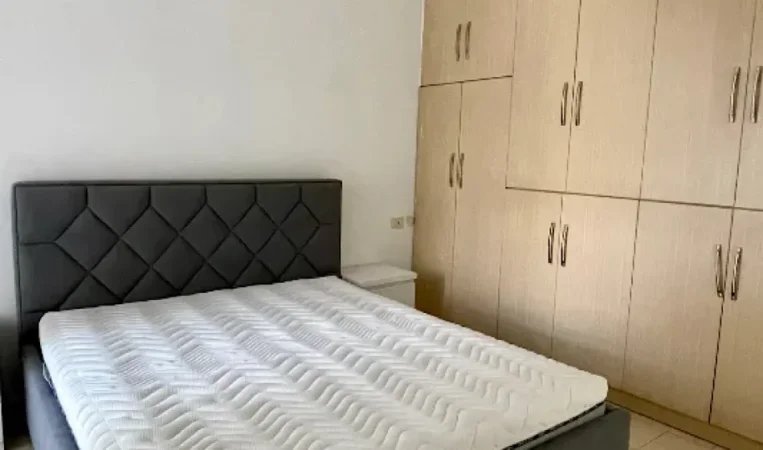 Tirane, jepet me qera apartament 1+1 Kati 4, 70 m² 800 € 
