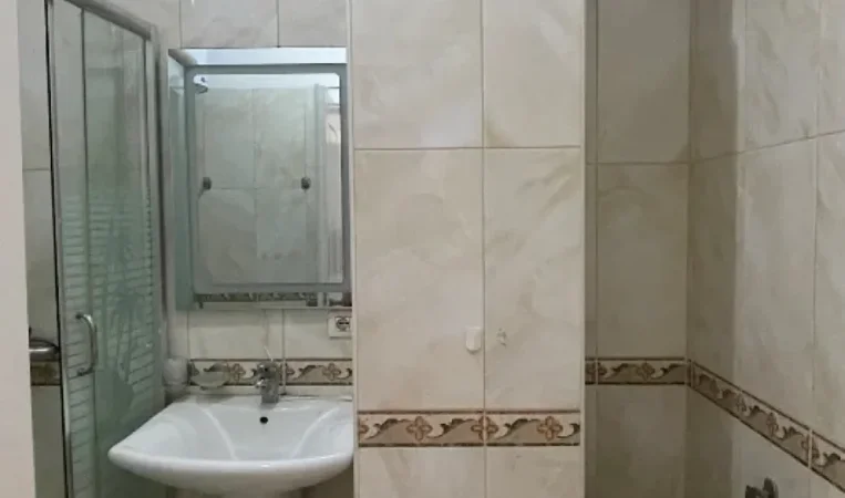 Tirane, jepet me qera apartament 1+1 Kati 4, 70 m² 800 € 