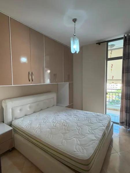Tirane, jepet me qera apartament 1+1 Kati 7, 72 m² 400 € (Rruga Loni Ligori)