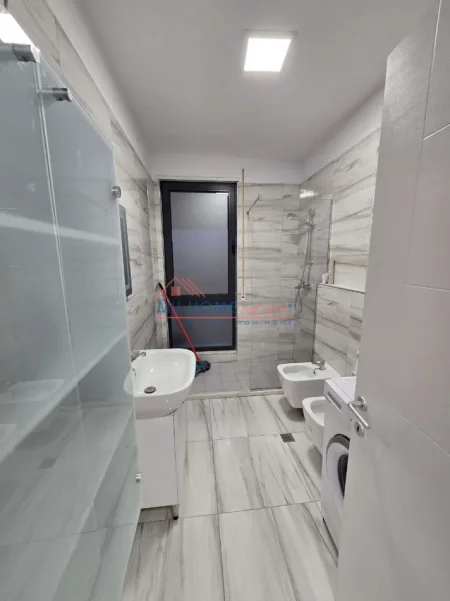 Tirane, jepet me qera apartament 1+1+Ballkon Kati 2, 65 m² 60.000 € (Ali Demi)