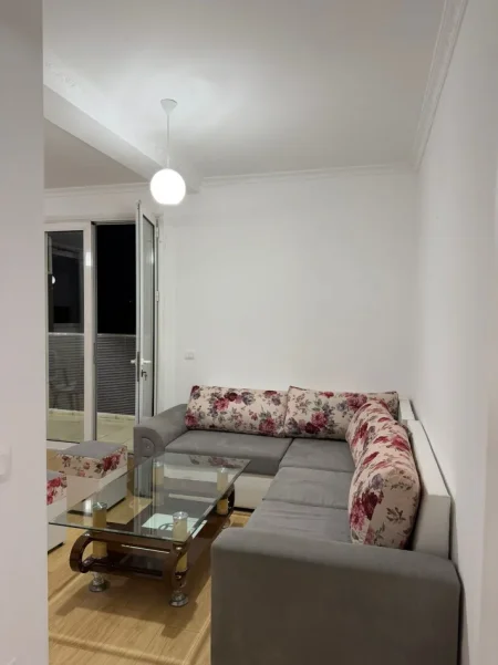 Tirane, jepet me qera apartament 1+1 Kati 5, 75 m² 500 € (Astir)