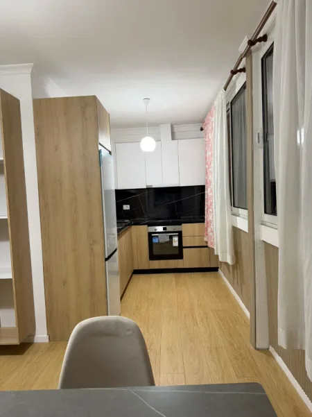 Tirane, jepet me qera apartament 1+1 Kati 5, 75 m² 500 € (Astir)