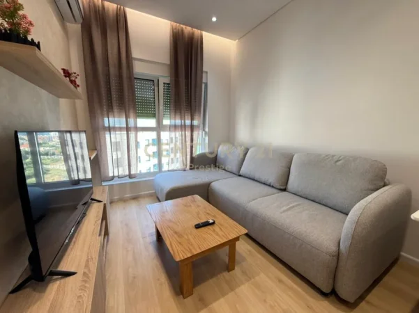 Tirane, jepet me qera apartament 2+1 Kati 8, 70 m² 500 € (rezidenca Kadiu)