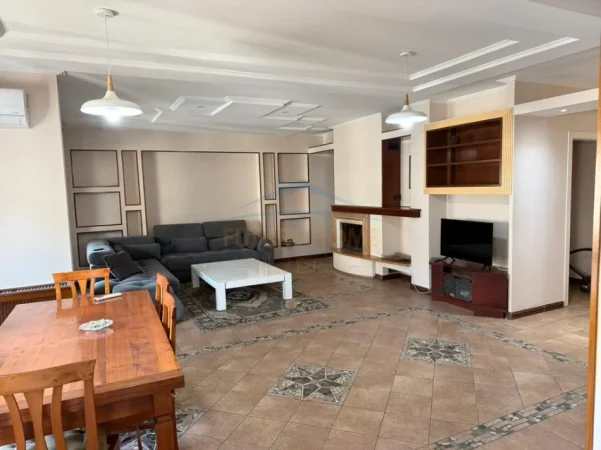 Tirane, jepet me qera apartament 3+1+Aneks+Ballkon Kati 8, 189 m² 1.100 € (Komuna e Parisit)