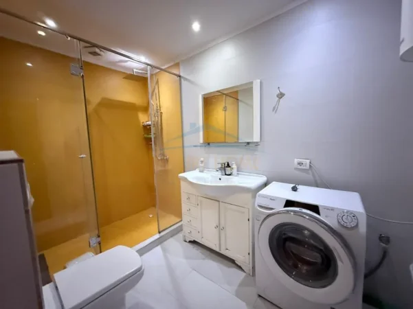 Tirane, jepet me qera apartament 3+1+Aneks+Ballkon Kati 8, 189 m² 1.100 € (Komuna e Parisit)