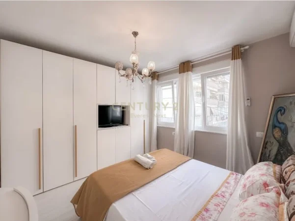 Tirane, jepet me qera apartament 2+1+Ballkon Kati 2, 91 m² 1.100 € 