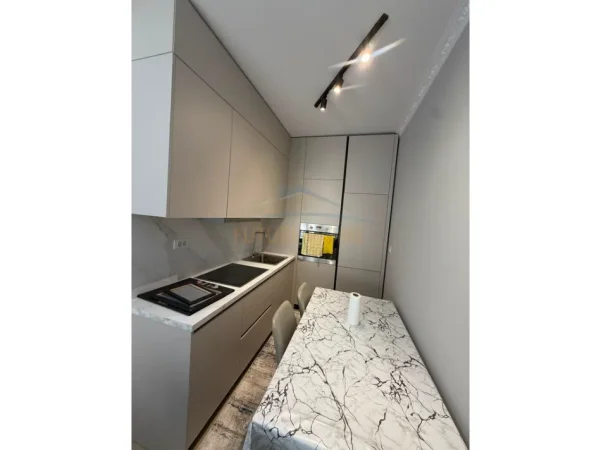 Tirane, jepet me qera apartament 1+1 Kati 2, 54 m² 450 € (Kompleksi molla)