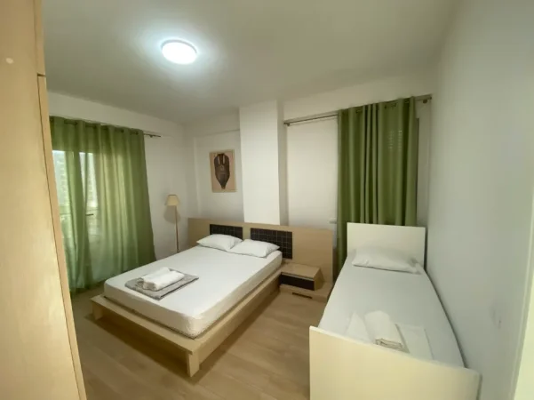 Tirane, jepet me qera apartament 2+1 Kati 2, 95 m² 800 € (Kinostudio)