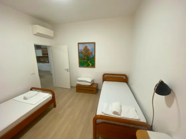 Tirane, jepet me qera apartament 2+1 Kati 2, 95 m² 800 € (Kinostudio)