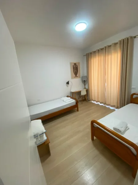 Tirane, jepet me qera apartament 2+1 Kati 2, 95 m² 800 € (Kinostudio)