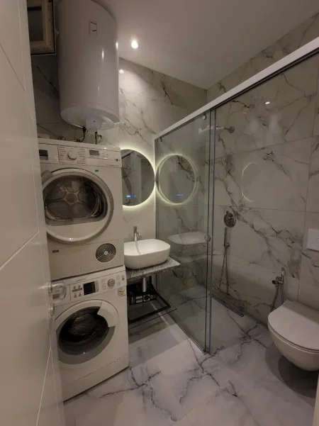 Tirane, jepet me qera apartament 1+1+Ballkon Kati 1, 55 m² 550 € (Rruga e Durresit)