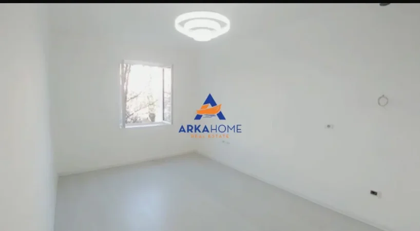 Tirane, jepet me qera ambjent biznesi Kati 2, 50 m² 650 € 