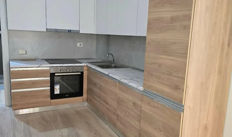 Tirane, jepet me qera apartament 2+1 Kati 2, 75 m² 500 € 