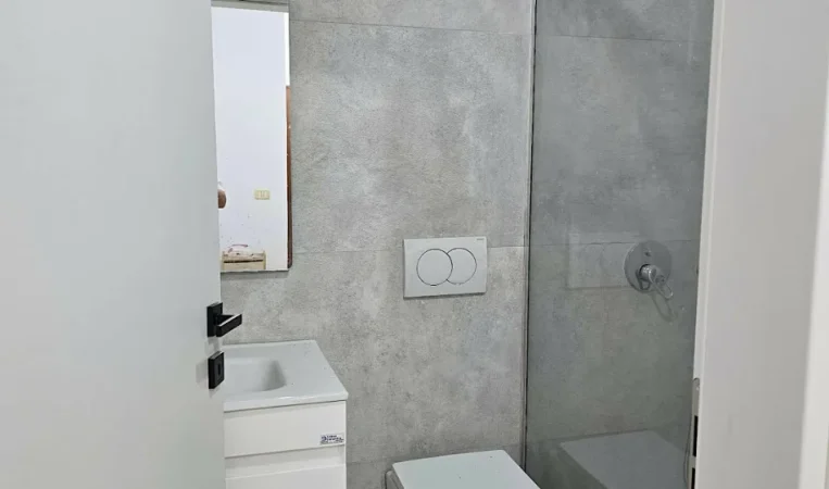 Tirane, jepet me qera apartament 2+1 Kati 2, 75 m² 500 € 