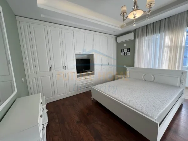 Tirane, jepet me qera apartament 1+1+Verande,  Kati 8, 65 m² 750 € (Ish Dogana)