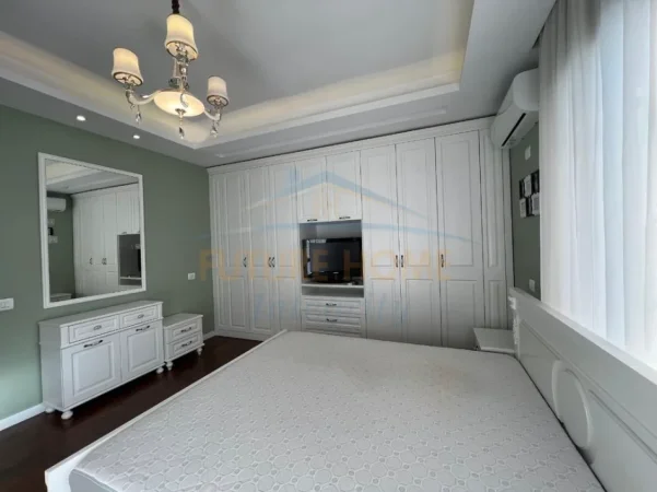 Tirane, jepet me qera apartament 1+1+Verande,  Kati 8, 65 m² 750 € (Ish Dogana)