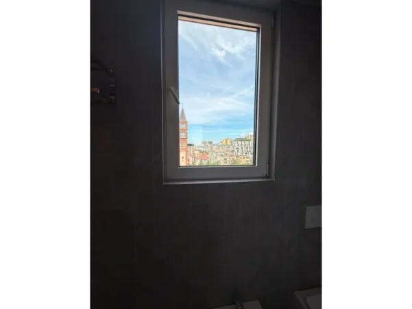 Tirane, jepet me qera apartament 3+1+Ballkon Kati 9, 115 m² 1.500 € (Myslym Shyri)