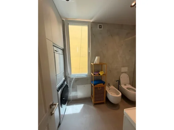 Tirane, jepet me qera apartament 3+1+Ballkon Kati 9, 115 m² 1.500 € (Myslym Shyri)