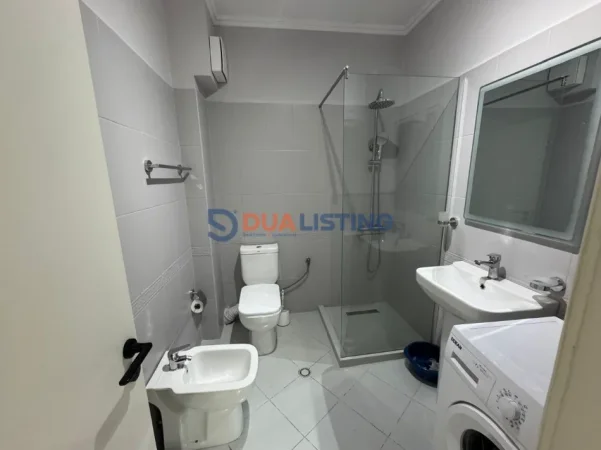 Tirane, jepet me qera apartament 2+1 , 950 € 