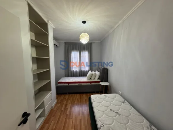 Tirane, jepet me qera apartament 2+1 , 950 € 