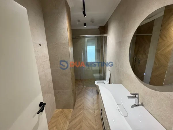 Tirane, jepet me qera apartament 2+1 , 950 € 