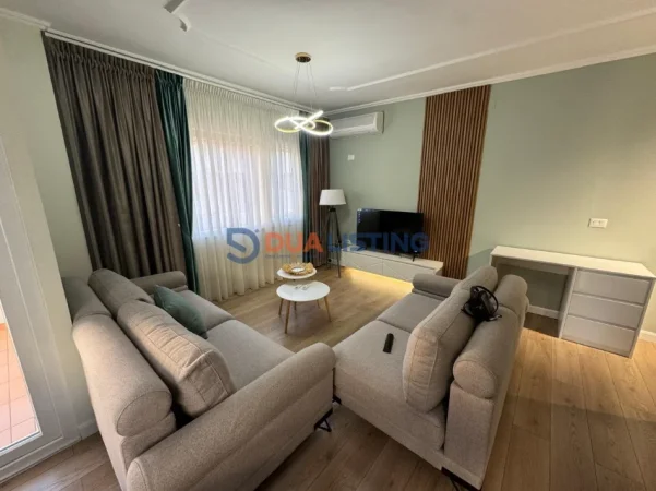 Tirane, jepet me qera apartament 2+1 , 950 € 