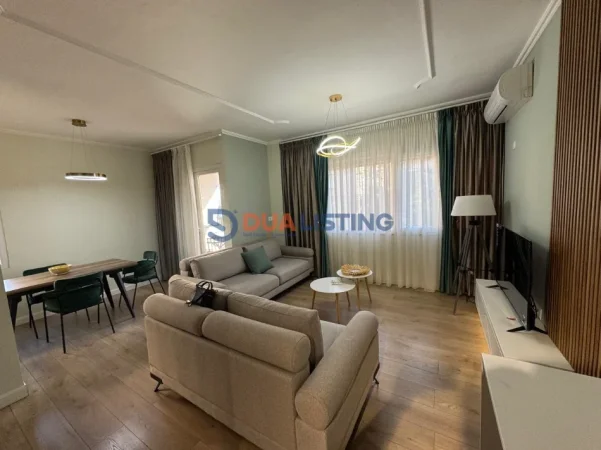 Tirane, jepet me qera apartament 2+1 , 950 € 