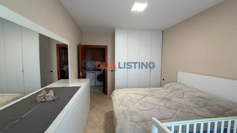 Tirane, jepet me qera apartament 2+1 , 850 € (21 Dhjetori)