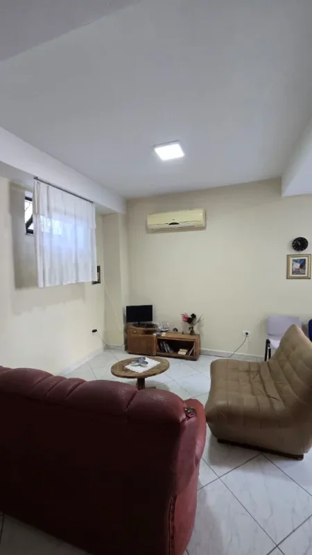 Tirane, jepet me qera garsonier  Kati 0, 50 m² 320 € (Rruga Lidhja e Prizrenit, Tiranë, Albania)