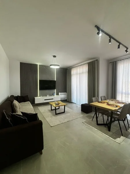 Tirane, jepet me qera apartament 1+1 Kati 5, 72 m² 600 € (Rruga Vjosa)