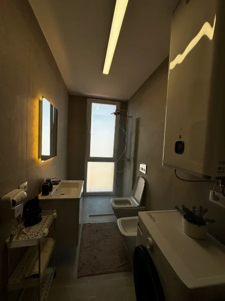 Tirane, jepet me qera apartament 1+1 Kati 5, 72 m² 600 € (Rruga Vjosa)