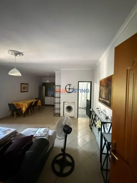 Tirane, shitet apartament 3+1 , 130 m² 175.000 € (Fresku)