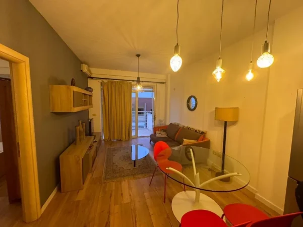 Tirane, jepet me qera apartament 1+1 Kati 3, 65 m² 550 € (Kapiten Mirzoti ,Liqeni i Thate)