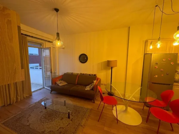 Tirane, jepet me qera apartament 1+1 Kati 3, 65 m² 550 € (Kapiten Mirzoti ,Liqeni i Thate)