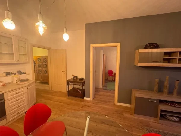Tirane, jepet me qera apartament 1+1 Kati 3, 65 m² 550 € (Kapiten Mirzoti ,Liqeni i Thate)