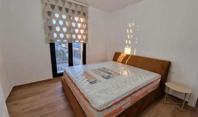 Tirane, jepet me qera 2+1 Kati 8, 100 m² 750 € 