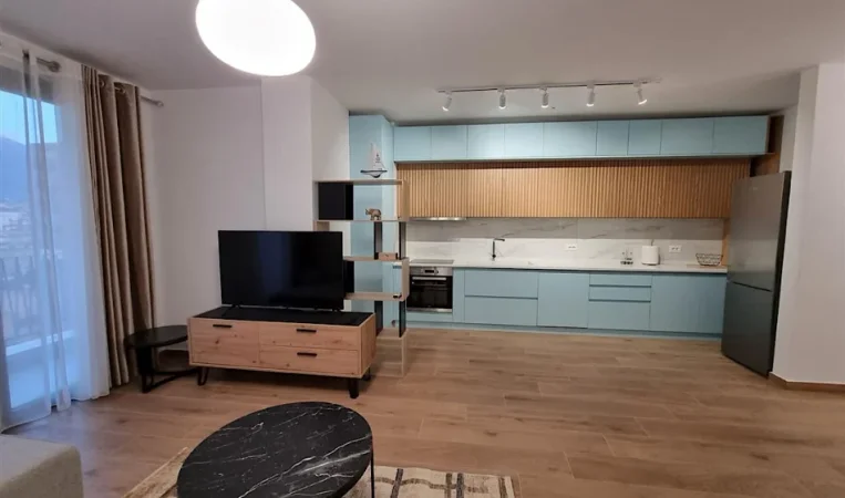 Tirane, jepet me qera 2+1 Kati 8, 100 m² 750 € 