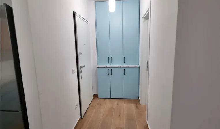 Tirane, jepet me qera 2+1 Kati 8, 100 m² 750 € 