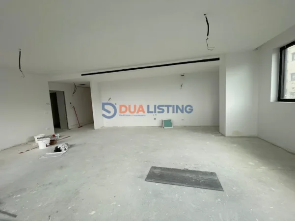 Tirane, jepet me qera zyre Kati 10, 167 m² 3.900 € (liqeni artificial)