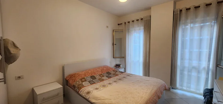 Tirane, jepet me qera apartament 1+1+Ballkon Kati 5, 500 € (Apartament 1+1+Post Parkimi per Qira Don Bosko)