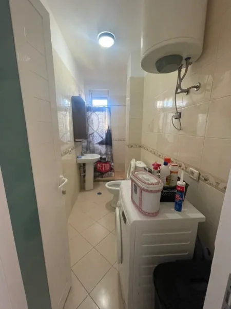 Tirane, jepet me qera apartament 1+1+Ballkon Kati 5, 500 € (Apartament 1+1+Post Parkimi per Qira Don Bosko)