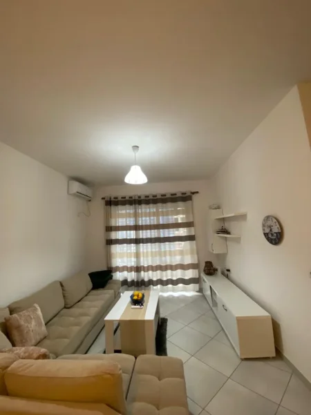 Tirane, jepet me qera apartament 1+1+Ballkon Kati 5, 500 € (Apartament 1+1+Post Parkimi per Qira Don Bosko)