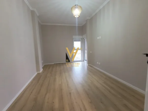 Tirane, shitet apartament 2+1+Ballkon Kati 8, 92 m² 198.000 € (VARRI I BAMIT)