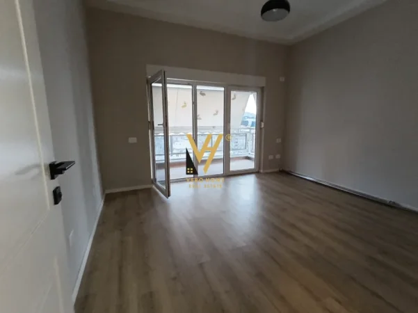 Tirane, shitet apartament 2+1+Ballkon Kati 8, 92 m² 198.000 € (VARRI I BAMIT)